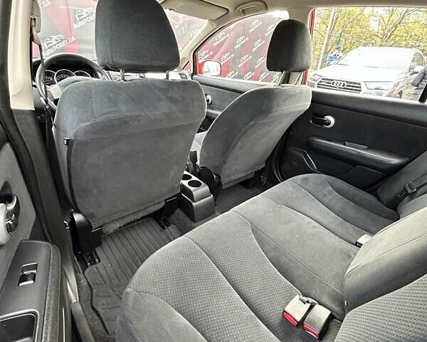 Красный Ниссан Тиида, объемом двигателя 1.6 л и пробегом 155 тыс. км за 6800 $, фото 12 на Automoto.ua