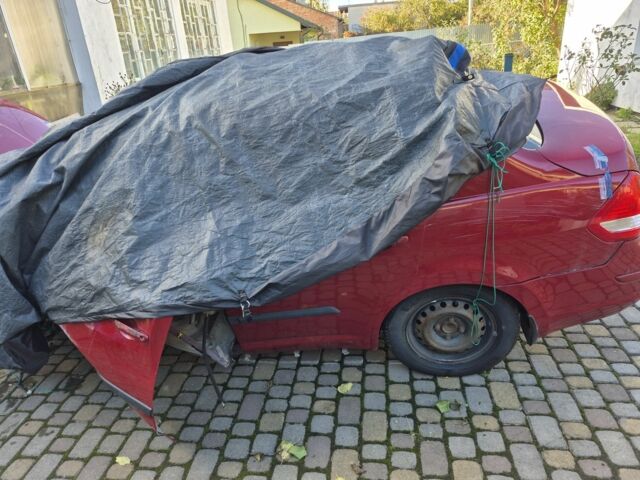 Красный Ниссан Тиида, объемом двигателя 1.6 л и пробегом 94 тыс. км за 3500 $, фото 4 на Automoto.ua