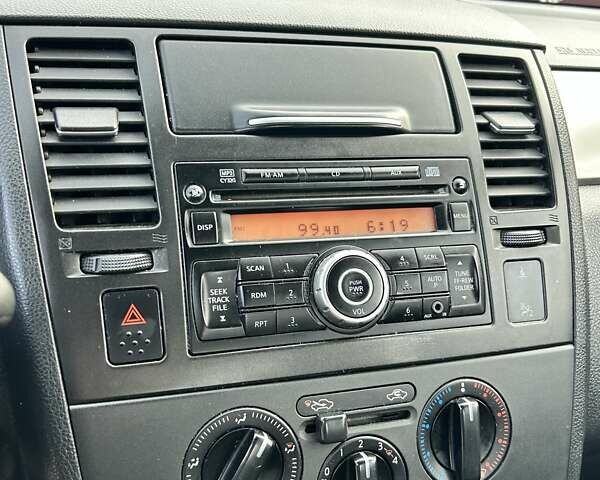 Красный Ниссан Тиида, объемом двигателя 1.6 л и пробегом 155 тыс. км за 6800 $, фото 24 на Automoto.ua