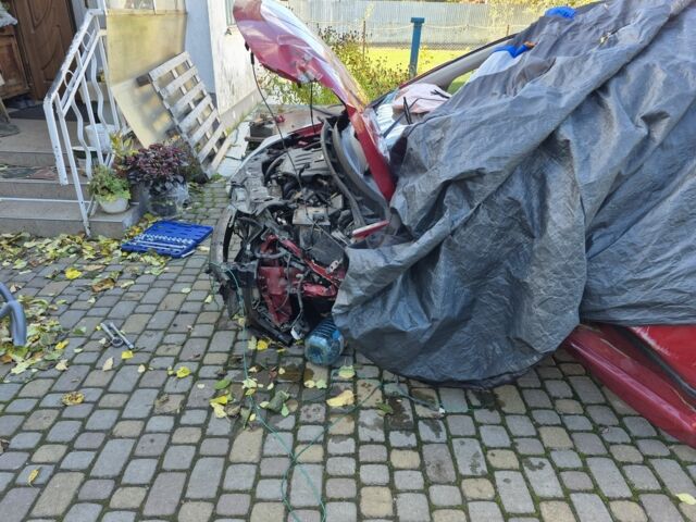 Красный Ниссан Тиида, объемом двигателя 1.6 л и пробегом 94 тыс. км за 3500 $, фото 6 на Automoto.ua