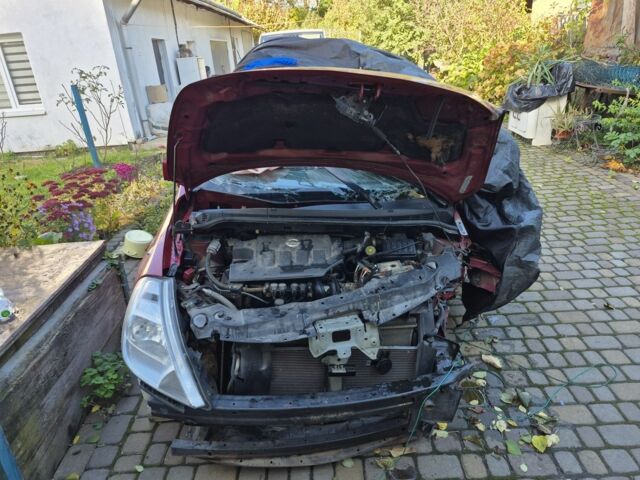 Красный Ниссан Тиида, объемом двигателя 1.6 л и пробегом 94 тыс. км за 3500 $, фото 8 на Automoto.ua