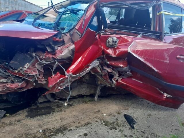 Красный Ниссан Тиида, объемом двигателя 1.6 л и пробегом 94 тыс. км за 3500 $, фото 13 на Automoto.ua