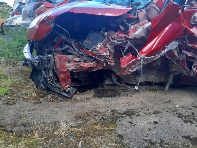 Красный Ниссан Тиида, объемом двигателя 1.6 л и пробегом 94 тыс. км за 3500 $, фото 14 на Automoto.ua