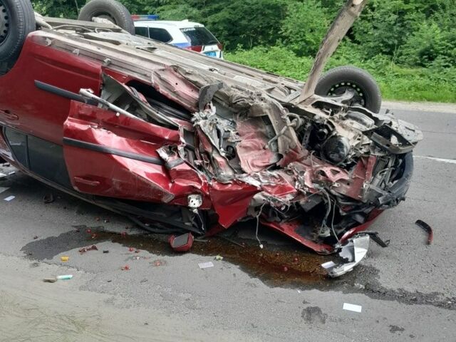 Красный Ниссан Тиида, объемом двигателя 1.6 л и пробегом 94 тыс. км за 3500 $, фото 19 на Automoto.ua