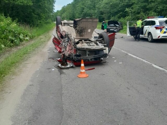 Красный Ниссан Тиида, объемом двигателя 1.6 л и пробегом 94 тыс. км за 3500 $, фото 18 на Automoto.ua