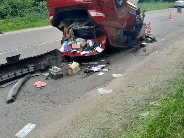 Красный Ниссан Тиида, объемом двигателя 1.6 л и пробегом 94 тыс. км за 3500 $, фото 21 на Automoto.ua