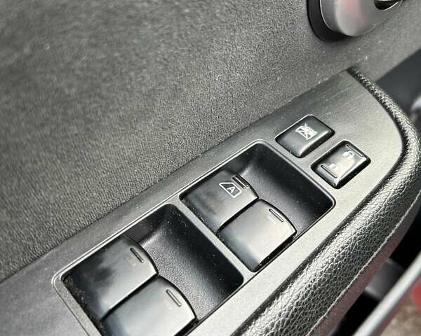 Красный Ниссан Тиида, объемом двигателя 1.6 л и пробегом 155 тыс. км за 6800 $, фото 17 на Automoto.ua