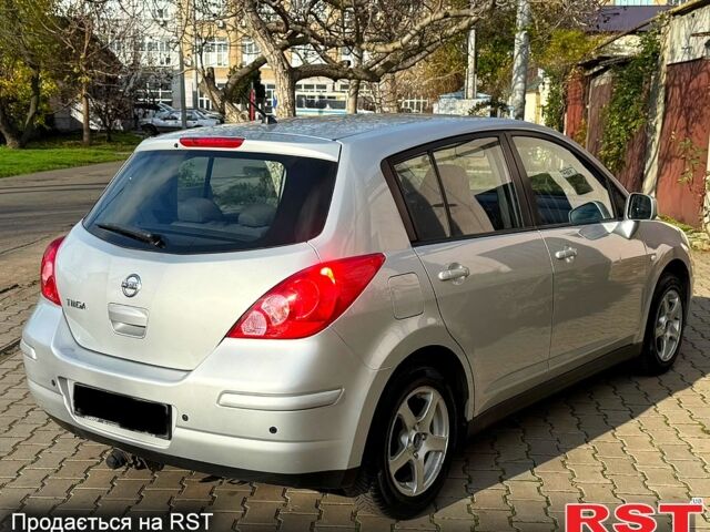 Ниссан Тиида, объемом двигателя 1.6 л и пробегом 167 тыс. км за 7450 $, фото 3 на Automoto.ua