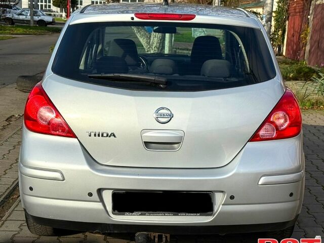 Ниссан Тиида, объемом двигателя 1.6 л и пробегом 167 тыс. км за 7450 $, фото 4 на Automoto.ua