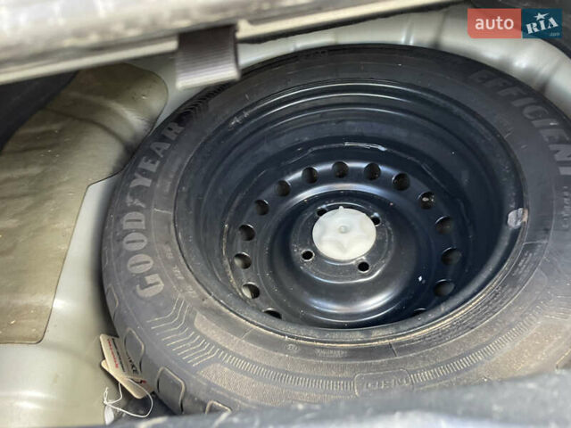 Ниссан Тиида, объемом двигателя 1.8 л и пробегом 216 тыс. км за 4800 $, фото 6 на Automoto.ua