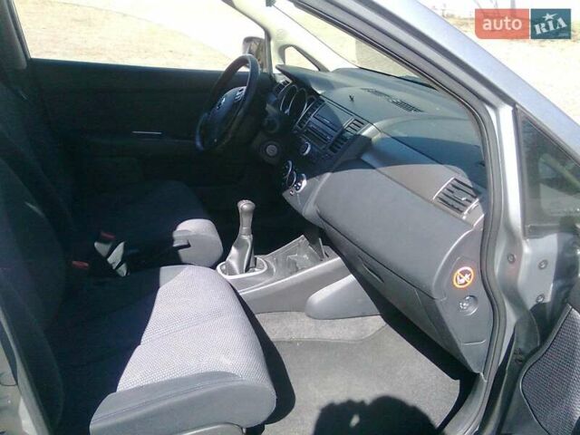 Ниссан Тиида, объемом двигателя 1.6 л и пробегом 195 тыс. км за 5850 $, фото 5 на Automoto.ua