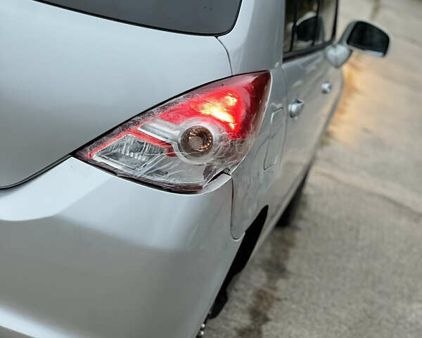 Ниссан Тиида, объемом двигателя 1.5 л и пробегом 51 тыс. км за 5500 $, фото 6 на Automoto.ua