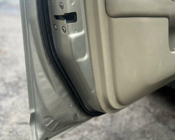 Желтый Ниссан Тиида, объемом двигателя 1.6 л и пробегом 204 тыс. км за 4300 $, фото 7 на Automoto.ua