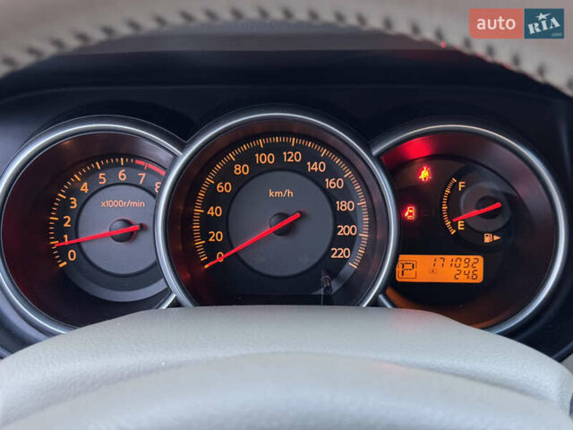 Желтый Ниссан Тиида, объемом двигателя 1.6 л и пробегом 171 тыс. км за 5799 $, фото 15 на Automoto.ua