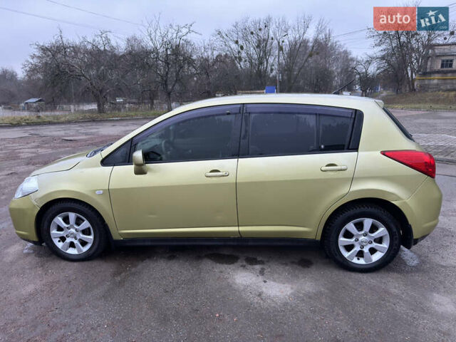 Желтый Ниссан Тиида, объемом двигателя 1.6 л и пробегом 171 тыс. км за 5799 $, фото 4 на Automoto.ua