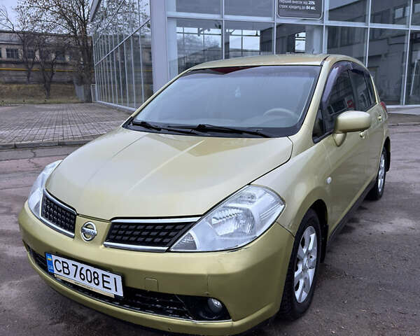 Желтый Ниссан Тиида, объемом двигателя 1.6 л и пробегом 171 тыс. км за 5799 $, фото 5 на Automoto.ua