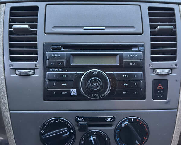 Желтый Ниссан Тиида, объемом двигателя 1.6 л и пробегом 171 тыс. км за 5799 $, фото 14 на Automoto.ua