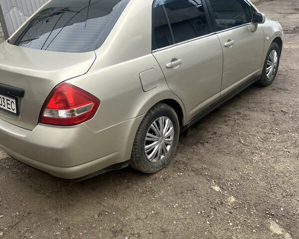 Желтый Ниссан Тиида, объемом двигателя 1.6 л и пробегом 204 тыс. км за 4300 $, фото 1 на Automoto.ua