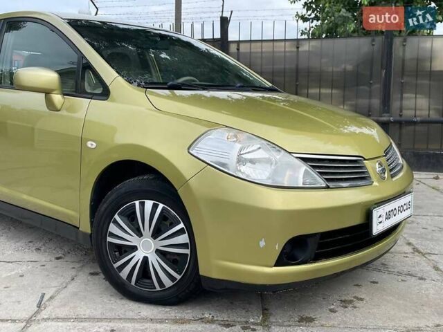 Желтый Ниссан Тиида, объемом двигателя 1.6 л и пробегом 100 тыс. км за 6990 $, фото 3 на Automoto.ua