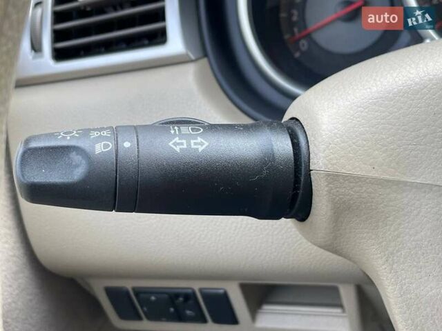 Желтый Ниссан Тиида, объемом двигателя 1.6 л и пробегом 100 тыс. км за 6990 $, фото 14 на Automoto.ua