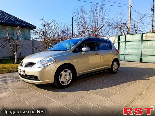 Желтый Ниссан Тиида, объемом двигателя 1.6 л и пробегом 192 тыс. км за 6100 $, фото 9 на Automoto.ua