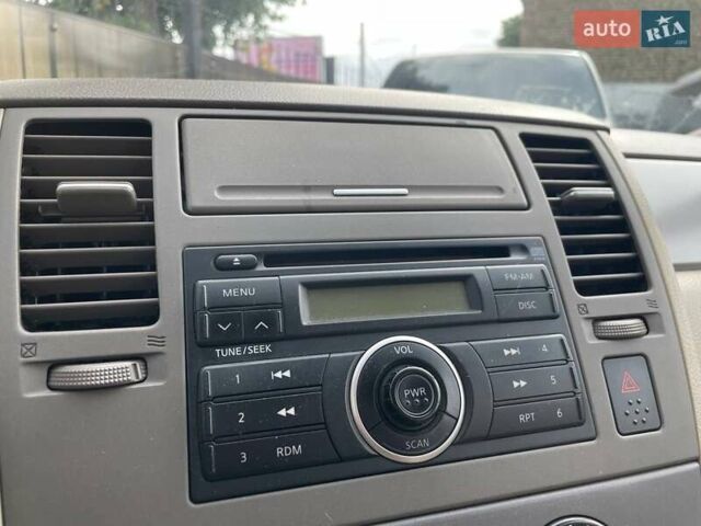Желтый Ниссан Тиида, объемом двигателя 1.6 л и пробегом 100 тыс. км за 6990 $, фото 17 на Automoto.ua