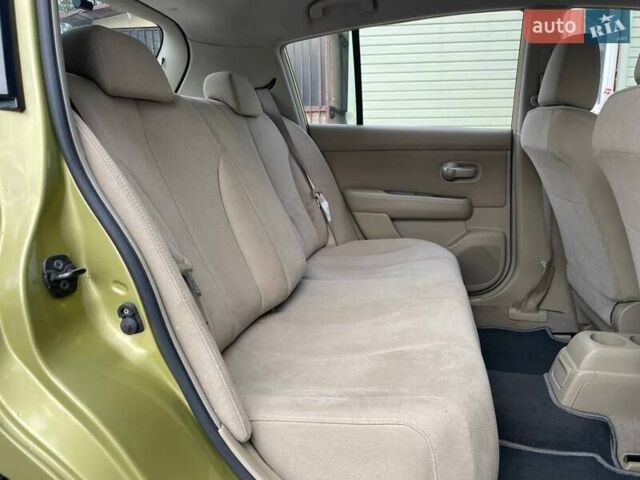 Желтый Ниссан Тиида, объемом двигателя 1.6 л и пробегом 100 тыс. км за 6990 $, фото 10 на Automoto.ua