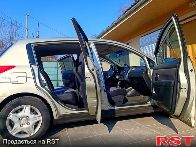 Желтый Ниссан Тиида, объемом двигателя 1.6 л и пробегом 192 тыс. км за 6100 $, фото 11 на Automoto.ua