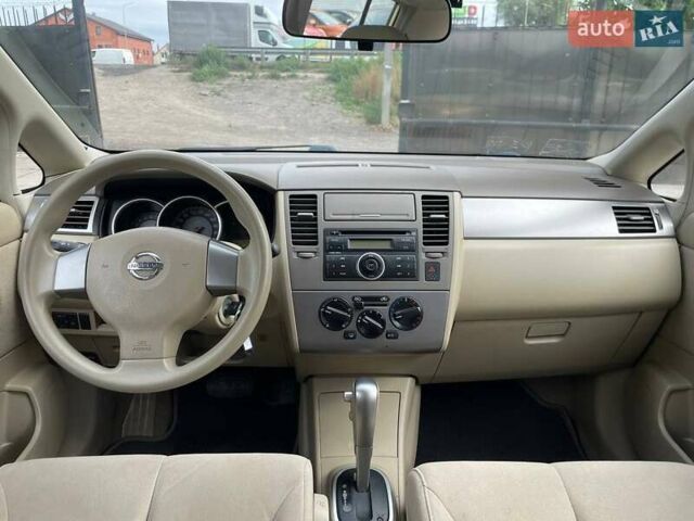 Желтый Ниссан Тиида, объемом двигателя 1.6 л и пробегом 100 тыс. км за 6990 $, фото 12 на Automoto.ua