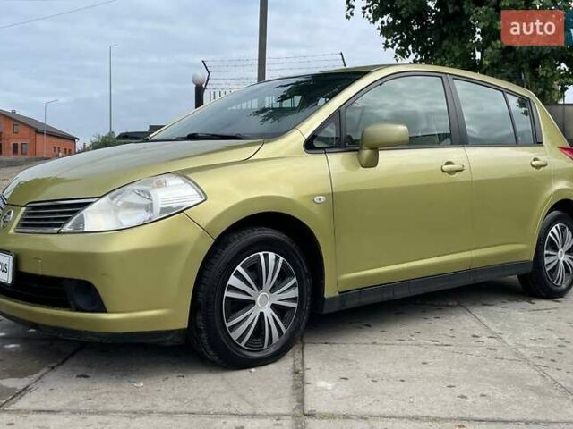 Желтый Ниссан Тиида, объемом двигателя 1.6 л и пробегом 100 тыс. км за 6990 $, фото 2 на Automoto.ua