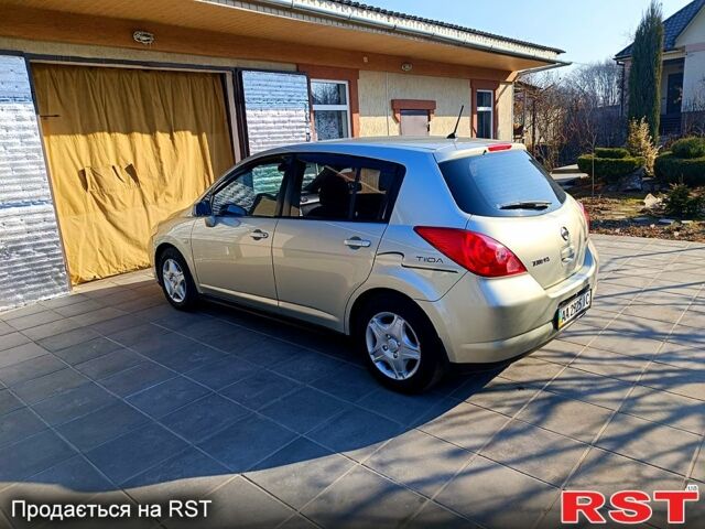 Желтый Ниссан Тиида, объемом двигателя 1.6 л и пробегом 192 тыс. км за 6100 $, фото 10 на Automoto.ua