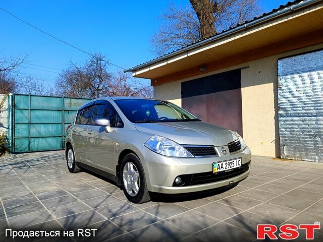 Желтый Ниссан Тиида, объемом двигателя 1.6 л и пробегом 192 тыс. км за 6100 $, фото 5 на Automoto.ua