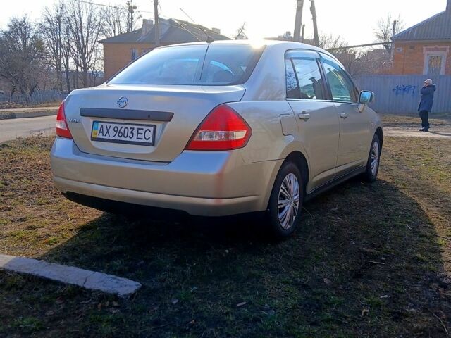 Желтый Ниссан Тиида, объемом двигателя 1.6 л и пробегом 200 тыс. км за 5000 $, фото 3 на Automoto.ua
