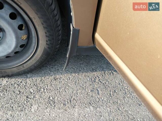 Желтый Ниссан Тиида, объемом двигателя 1.6 л и пробегом 325 тыс. км за 5350 $, фото 14 на Automoto.ua