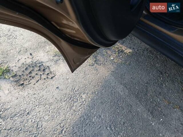 Желтый Ниссан Тиида, объемом двигателя 1.6 л и пробегом 325 тыс. км за 5350 $, фото 15 на Automoto.ua