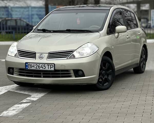 Серый Ниссан Тиида, объемом двигателя 1.8 л и пробегом 202 тыс. км за 4150 $, фото 3 на Automoto.ua