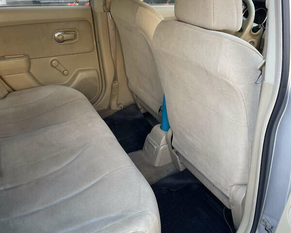 Серый Ниссан Тиида, объемом двигателя 1.6 л и пробегом 249 тыс. км за 5200 $, фото 3 на Automoto.ua