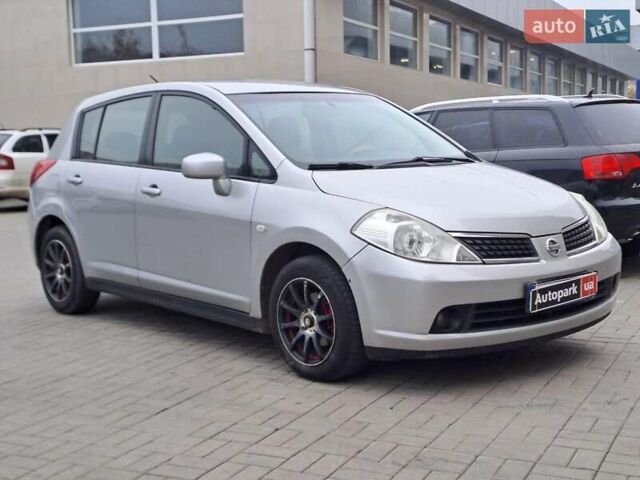 Серый Ниссан Тиида, объемом двигателя 1.6 л и пробегом 182 тыс. км за 6140 $, фото 2 на Automoto.ua