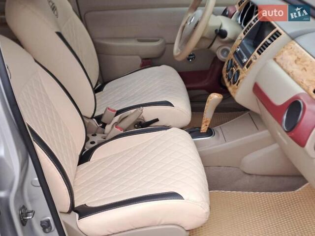 Серый Ниссан Тиида, объемом двигателя 1.6 л и пробегом 182 тыс. км за 6140 $, фото 14 на Automoto.ua