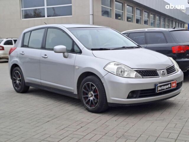 Серый Ниссан Тиида, объемом двигателя 1.6 л и пробегом 182 тыс. км за 6140 $, фото 2 на Automoto.ua