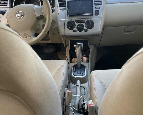 Серый Ниссан Тиида, объемом двигателя 1.6 л и пробегом 249 тыс. км за 5200 $, фото 5 на Automoto.ua