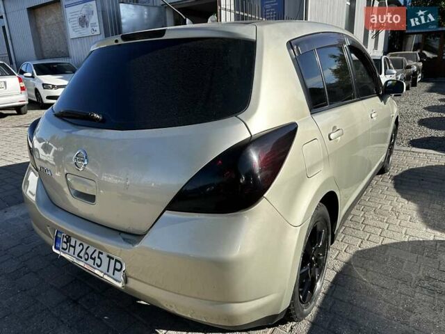 Серый Ниссан Тиида, объемом двигателя 1.8 л и пробегом 200 тыс. км за 5800 $, фото 3 на Automoto.ua