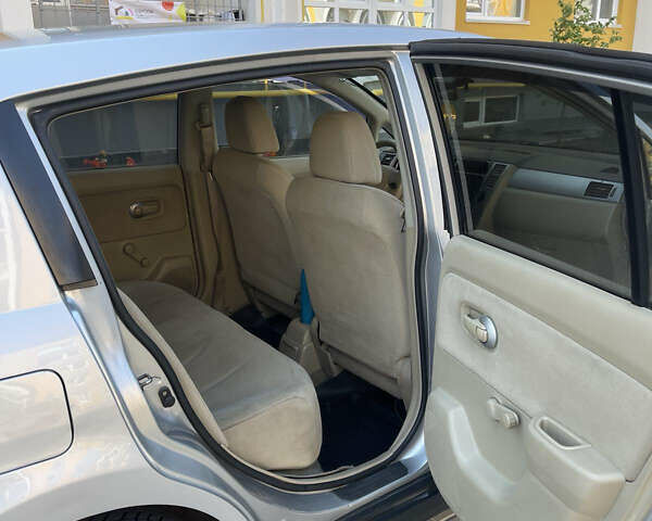 Серый Ниссан Тиида, объемом двигателя 1.6 л и пробегом 249 тыс. км за 5200 $, фото 8 на Automoto.ua