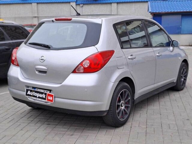 Серый Ниссан Тиида, объемом двигателя 1.6 л и пробегом 182 тыс. км за 6140 $, фото 4 на Automoto.ua