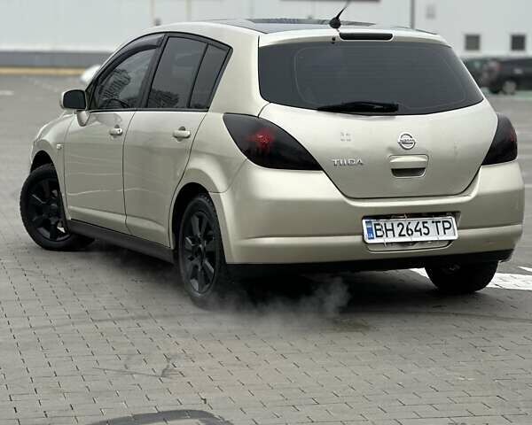 Серый Ниссан Тиида, объемом двигателя 1.8 л и пробегом 202 тыс. км за 4150 $, фото 7 на Automoto.ua