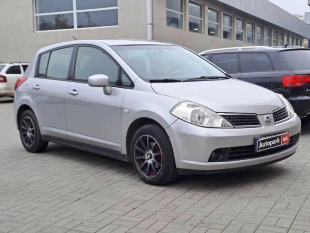 Серый Ниссан Тиида, объемом двигателя 1.6 л и пробегом 182 тыс. км за 6140 $, фото 2 на Automoto.ua