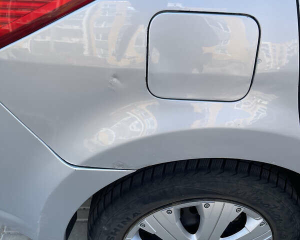 Серый Ниссан Тиида, объемом двигателя 1.6 л и пробегом 249 тыс. км за 5200 $, фото 12 на Automoto.ua