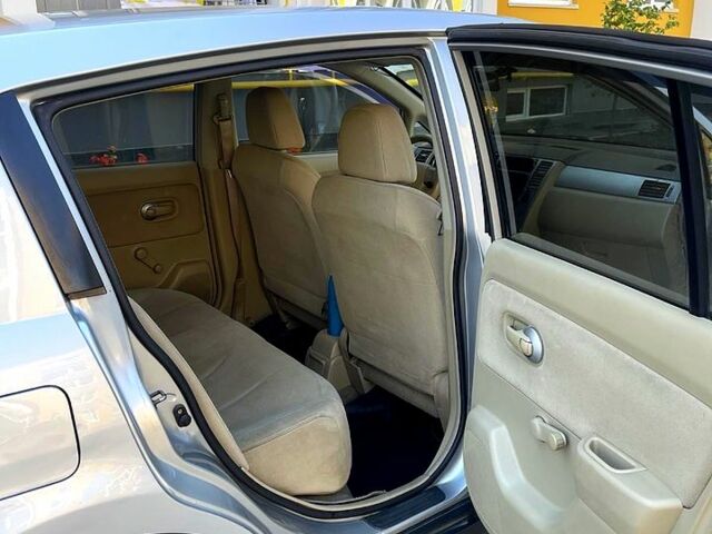 Серый Ниссан Тиида, объемом двигателя 1.6 л и пробегом 246 тыс. км за 6200 $, фото 6 на Automoto.ua