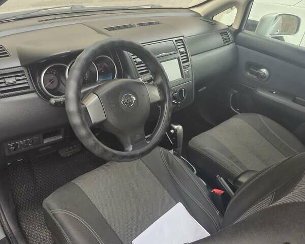 Серый Ниссан Тиида, объемом двигателя 1.6 л и пробегом 174 тыс. км за 5500 $, фото 3 на Automoto.ua