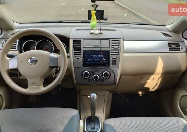 Серый Ниссан Тиида, объемом двигателя 1.6 л и пробегом 271 тыс. км за 5000 $, фото 13 на Automoto.ua